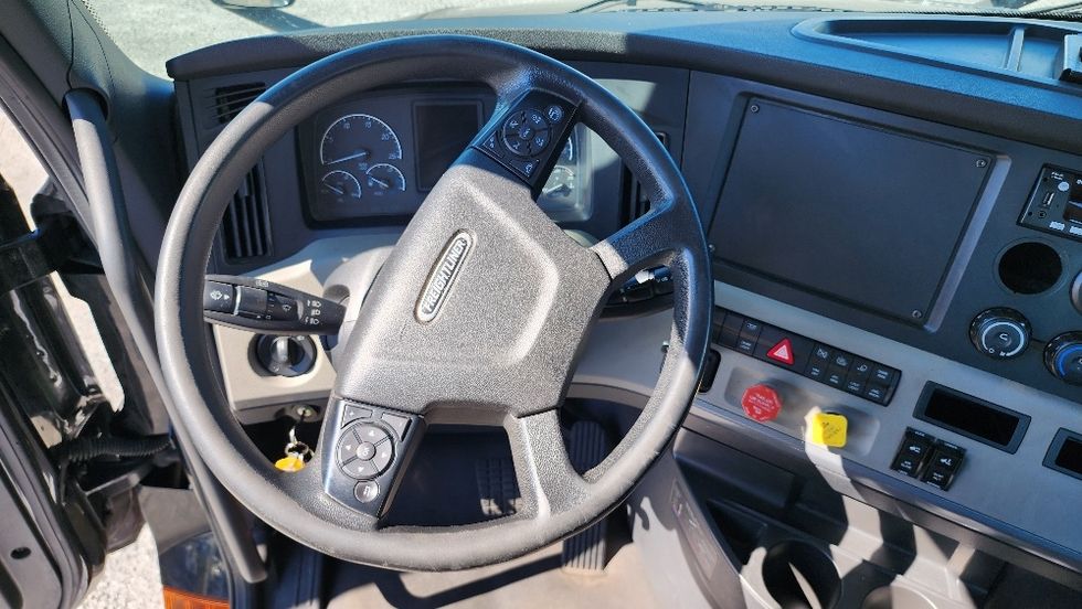 Day Cab Tractor-Heavy Duty Tractors-Freightliner-2019-T12642ST-Ocala-FL-146,736\n\t\tmiles-$ 49,750 - Image 11