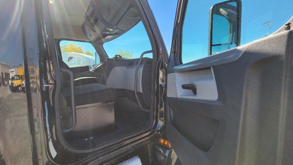 Day Cab Tractor-Heavy Duty Tractors-Freightliner-2019-T12642ST-Ocala-FL-146,736\n\t\tmiles-$ 49,750 - Image 12