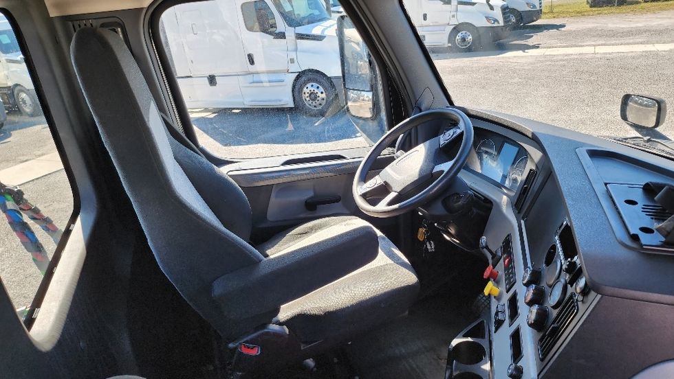 Day Cab Tractor-Heavy Duty Tractors-Freightliner-2019-T12642ST-Ocala-FL-146,736\n\t\tmiles-$ 49,750 - Image 14