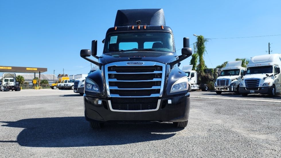 Day Cab Tractor-Heavy Duty Tractors-Freightliner-2019-T12642ST-Ocala-FL-146,736\n\t\tmiles-$ 49,750 - Image 2