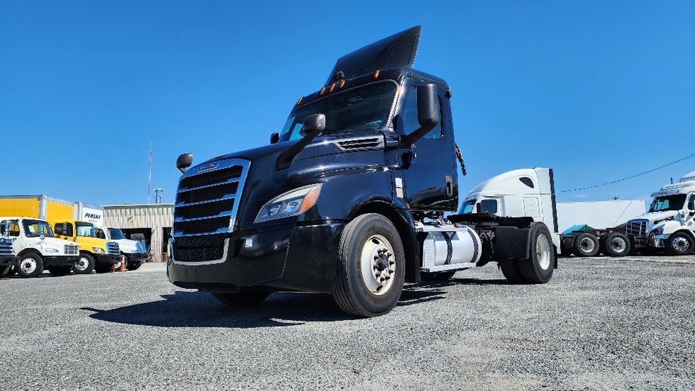 Day Cab Tractor-Heavy Duty Tractors-Freightliner-2019-T12642ST-Ocala-FL-146,736\n\t\tmiles-$ 49,750 - Image 3