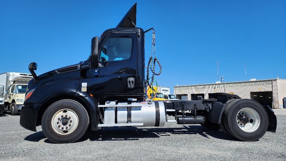 Day Cab Tractor-Heavy Duty Tractors-Freightliner-2019-T12642ST-Ocala-FL-146,736\n\t\tmiles-$ 49,750 - Image 4