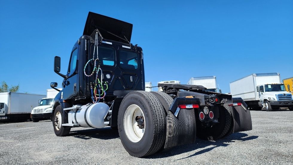 Day Cab Tractor-Heavy Duty Tractors-Freightliner-2019-T12642ST-Ocala-FL-146,736\n\t\tmiles-$ 49,750 - Image 5