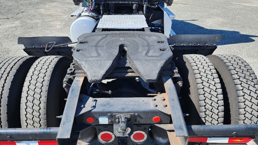 Day Cab Tractor-Heavy Duty Tractors-Freightliner-2019-T12642ST-Ocala-FL-146,736\n\t\tmiles-$ 49,750 - Image 6