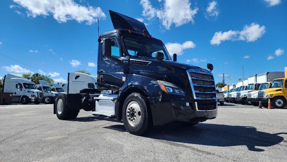 Day Cab Tractor-Heavy Duty Tractors-Freightliner-2019-T12642ST-Ocala-FL-154,820\n\t\tmiles-$ 49,250 - Image 1