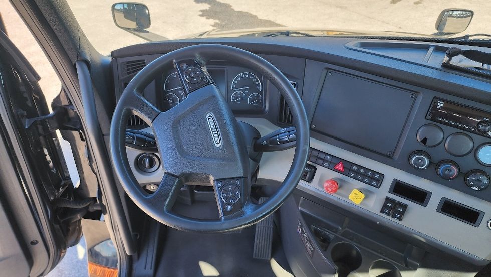 Day Cab Tractor-Heavy Duty Tractors-Freightliner-2019-T12642ST-Ocala-FL-154,820\n\t\tmiles-$ 49,250 - Image 11