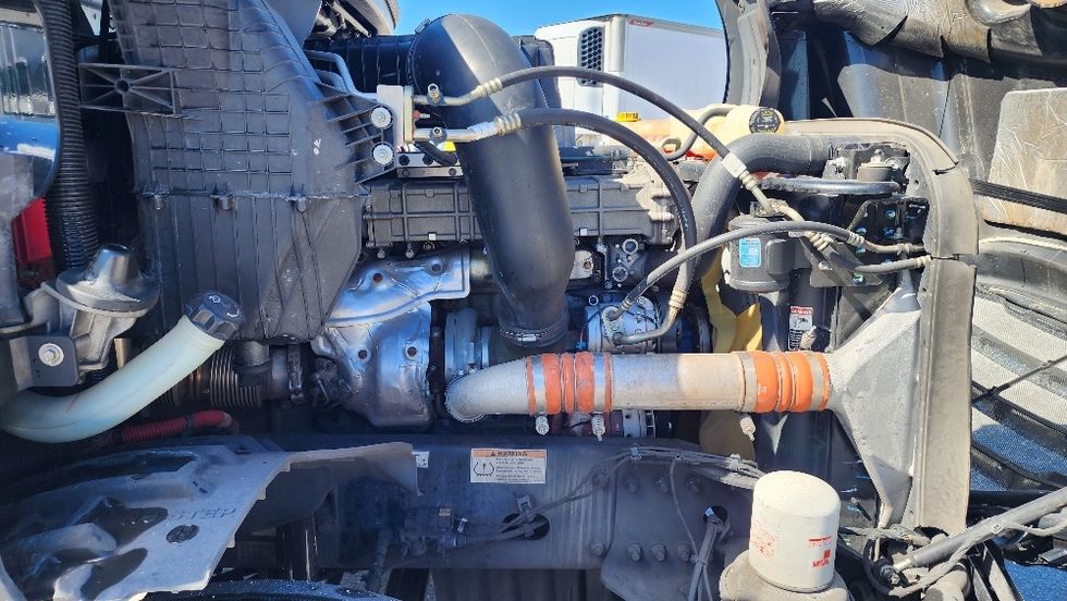 Day Cab Tractor-Heavy Duty Tractors-Freightliner-2019-T12642ST-Ocala-FL-154,820\n\t\tmiles-$ 49,250 - Image 14