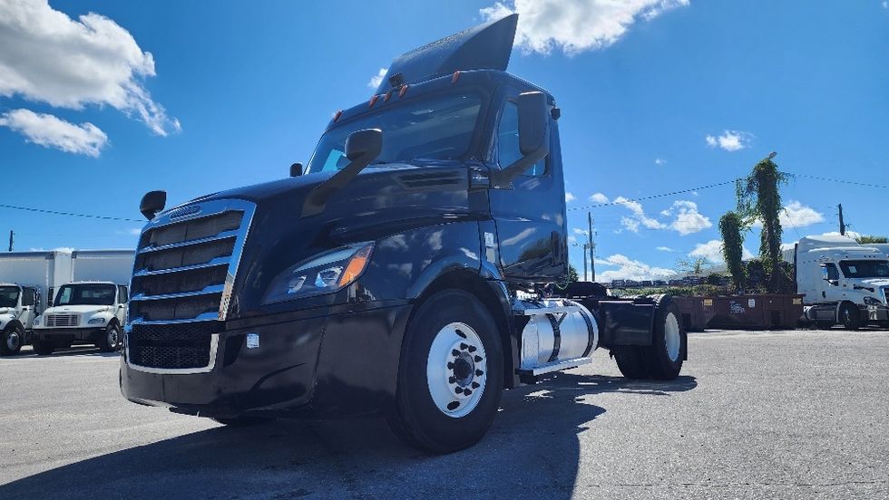 Day Cab Tractor-Heavy Duty Tractors-Freightliner-2019-T12642ST-Ocala-FL-154,820\n\t\tmiles-$ 49,250 - Image 3