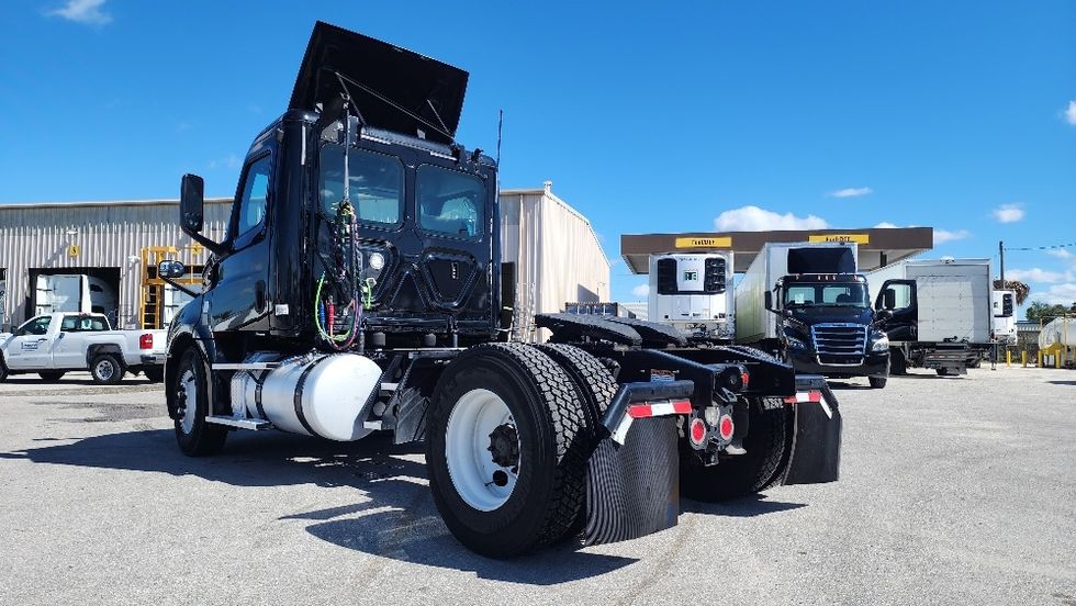 Day Cab Tractor-Heavy Duty Tractors-Freightliner-2019-T12642ST-Ocala-FL-154,820\n\t\tmiles-$ 49,250 - Image 5