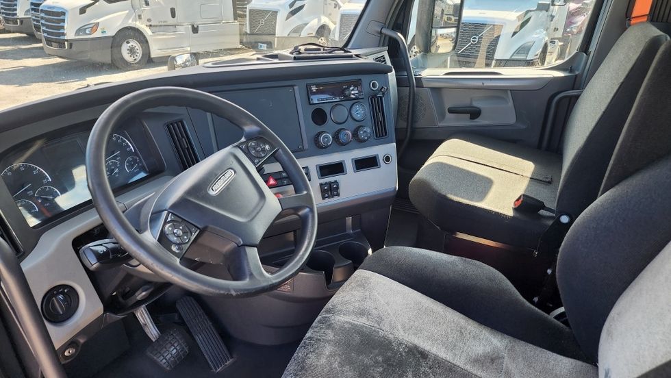 Day Cab Tractor-Heavy Duty Tractors-Freightliner-2019-T12642ST-Ocala-FL-156,904\n\t\tmiles-$ 42,750 - Image 10