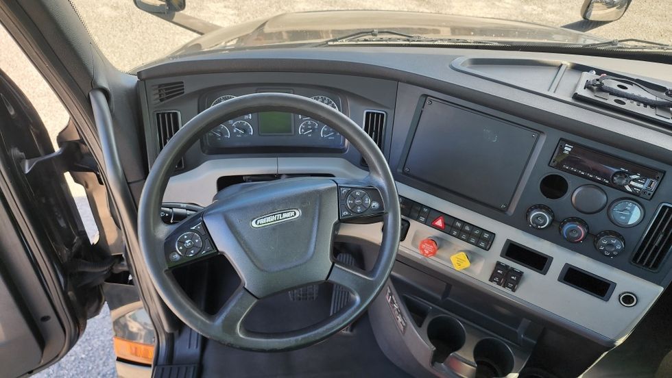 Day Cab Tractor-Heavy Duty Tractors-Freightliner-2019-T12642ST-Ocala-FL-156,904\n\t\tmiles-$ 42,750 - Image 11