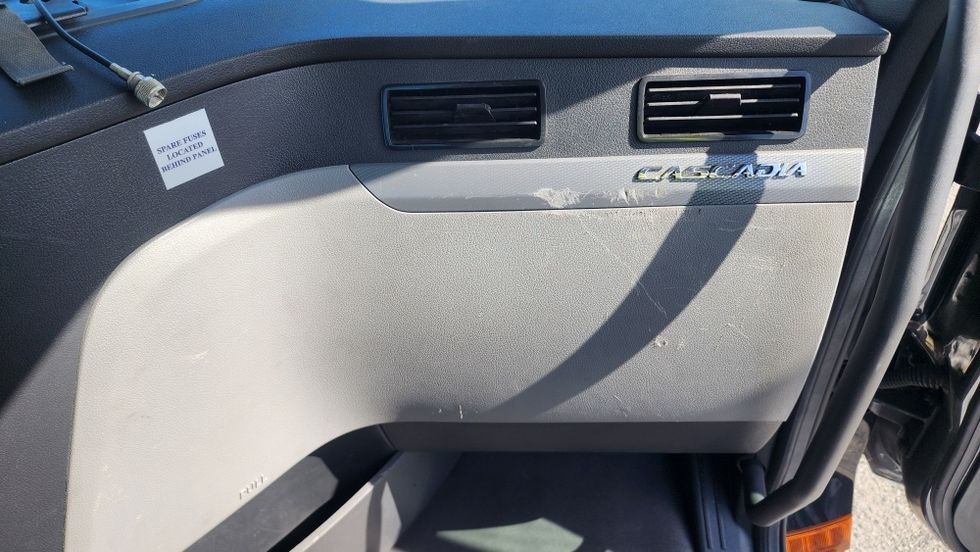 Day Cab Tractor-Heavy Duty Tractors-Freightliner-2019-T12642ST-Ocala-FL-156,904\n\t\tmiles-$ 42,750 - Image 13