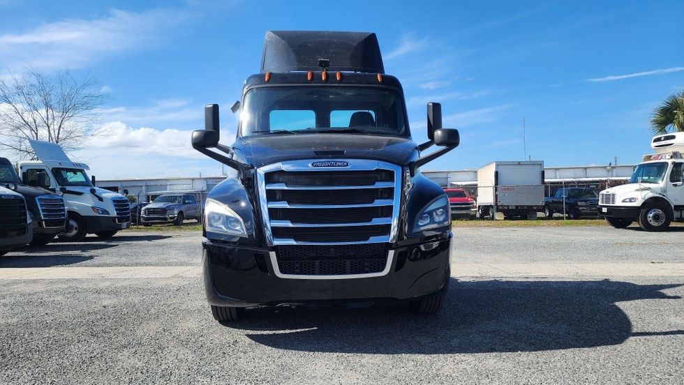 Day Cab Tractor-Heavy Duty Tractors-Freightliner-2019-T12642ST-Ocala-FL-156,904\n\t\tmiles-$ 42,750 - Image 2