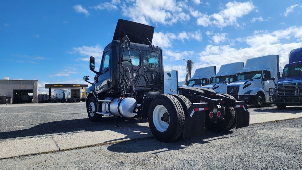 Day Cab Tractor-Heavy Duty Tractors-Freightliner-2019-T12642ST-Ocala-FL-156,904\n\t\tmiles-$ 42,750 - Image 5
