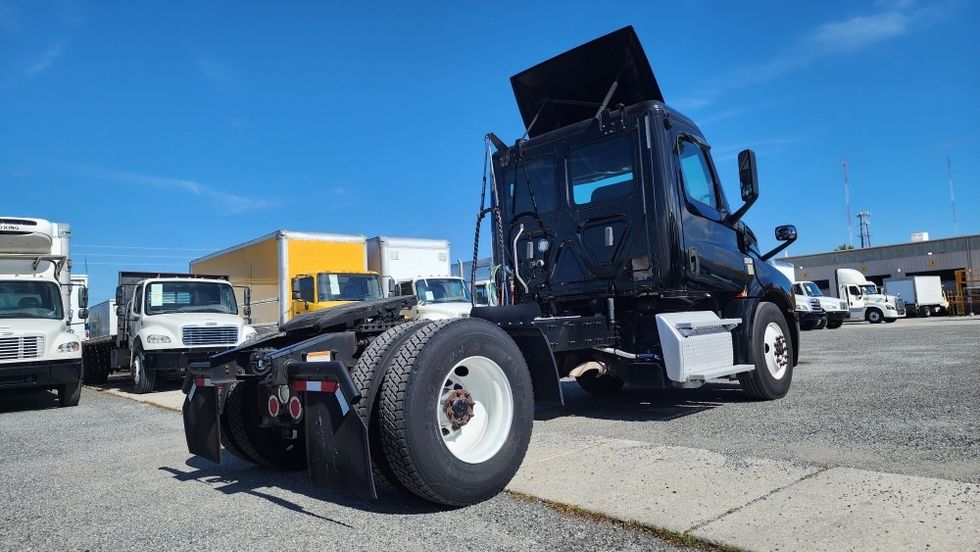 Day Cab Tractor-Heavy Duty Tractors-Freightliner-2019-T12642ST-Ocala-FL-156,904\n\t\tmiles-$ 42,750 - Image 7
