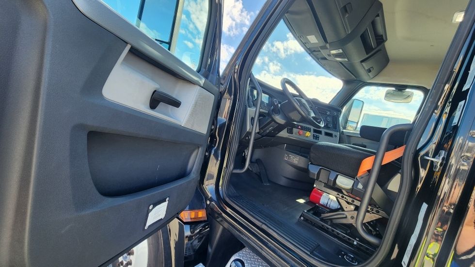 Day Cab Tractor-Heavy Duty Tractors-Freightliner-2019-T12642ST-Ocala-FL-156,904\n\t\tmiles-$ 42,750 - Image 9