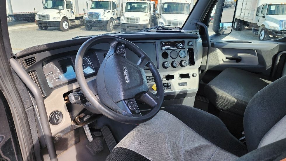 Day Cab Tractor-Heavy Duty Tractors-Freightliner-2019-T12642ST-Ocala-FL-168,501\n\t\tmiles-$ 48,500 - Image 10