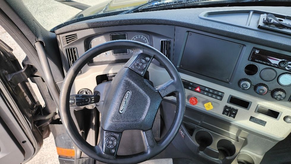 Day Cab Tractor-Heavy Duty Tractors-Freightliner-2019-T12642ST-Ocala-FL-168,501\n\t\tmiles-$ 48,500 - Image 11