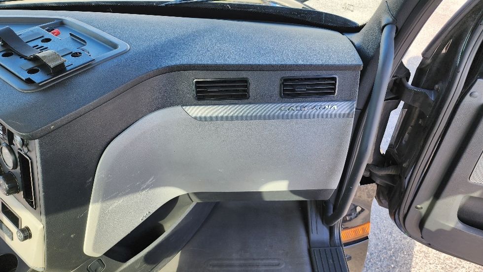 Day Cab Tractor-Heavy Duty Tractors-Freightliner-2019-T12642ST-Ocala-FL-168,501\n\t\tmiles-$ 48,500 - Image 13