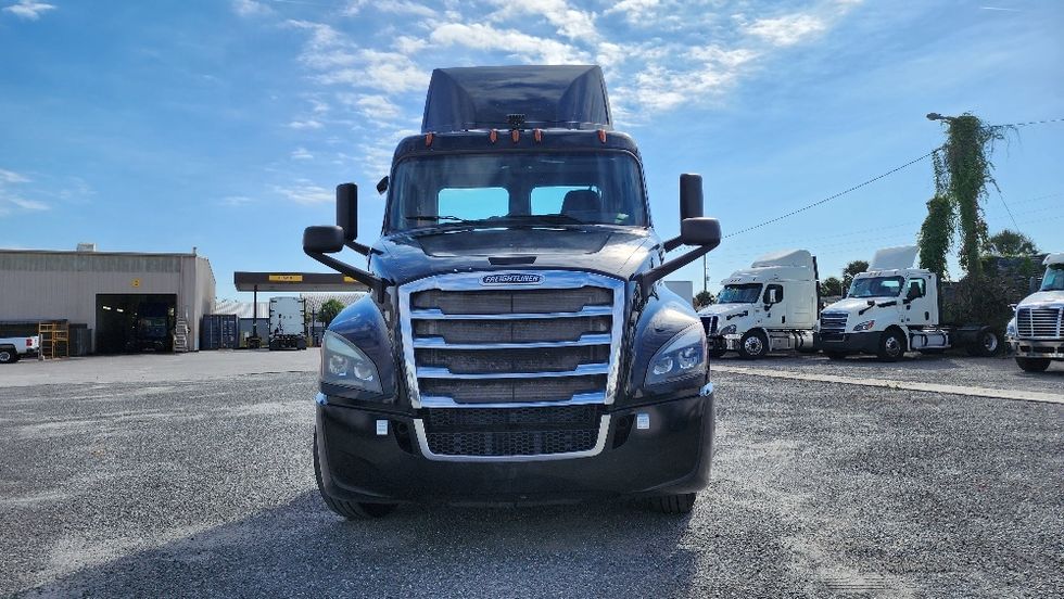 Day Cab Tractor-Heavy Duty Tractors-Freightliner-2019-T12642ST-Ocala-FL-168,501\n\t\tmiles-$ 48,500 - Image 2