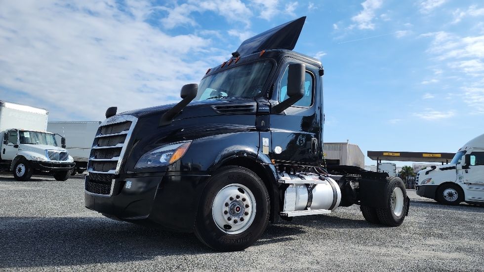 Day Cab Tractor-Heavy Duty Tractors-Freightliner-2019-T12642ST-Ocala-FL-168,501\n\t\tmiles-$ 48,500 - Image 3