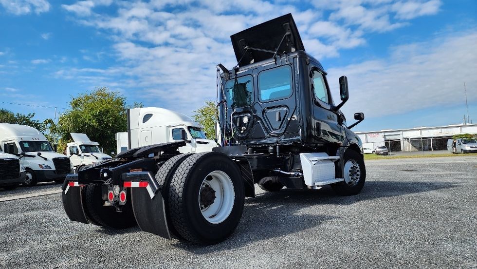 Day Cab Tractor-Heavy Duty Tractors-Freightliner-2019-T12642ST-Ocala-FL-168,501\n\t\tmiles-$ 48,500 - Image 7