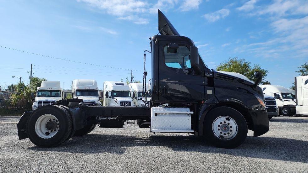 Day Cab Tractor-Heavy Duty Tractors-Freightliner-2019-T12642ST-Ocala-FL-168,501\n\t\tmiles-$ 48,500 - Image 8