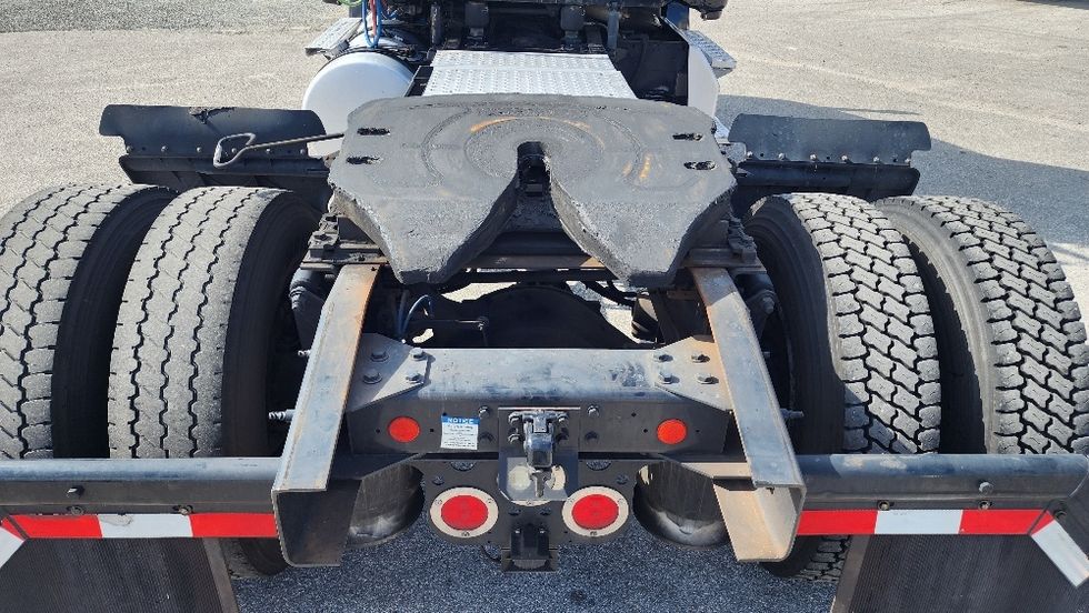 Day Cab Tractor-Heavy Duty Tractors-Freightliner-2019-T12642ST-Ocala-FL-181,084\n\t\tmiles-$ 48,000 - Image 6