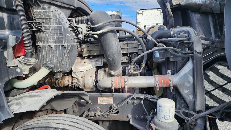 Day Cab Tractor-Heavy Duty Tractors-Freightliner-2019-T12642ST-Ocala-FL-214,280\n\t\tmiles-$ 43,750 - Image 15