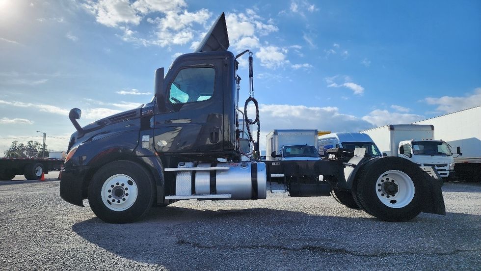 Day Cab Tractor-Heavy Duty Tractors-Freightliner-2019-T12642ST-Ocala-FL-214,280\n\t\tmiles-$ 43,750 - Image 4