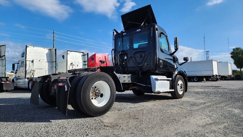 Day Cab Tractor-Heavy Duty Tractors-Freightliner-2019-T12642ST-Ocala-FL-214,280\n\t\tmiles-$ 43,750 - Image 7
