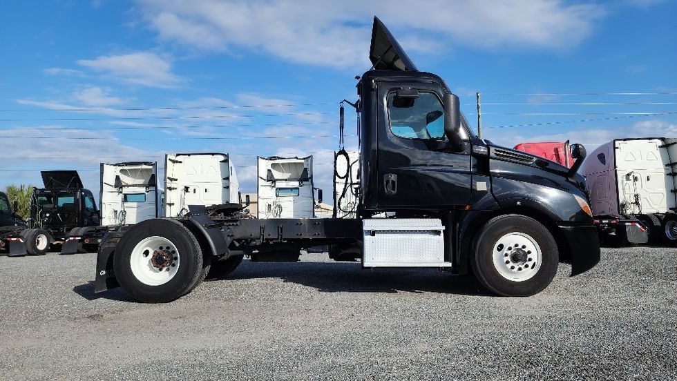 Day Cab Tractor-Heavy Duty Tractors-Freightliner-2019-T12642ST-Ocala-FL-214,280\n\t\tmiles-$ 43,750 - Image 8