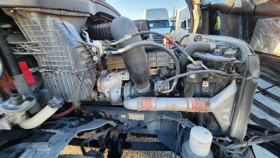 Day Cab Tractor-Heavy Duty Tractors-Freightliner-2019-T12642ST-Ocala-FL-216,219\n\t\tmiles-$ 46,000 - Image 15