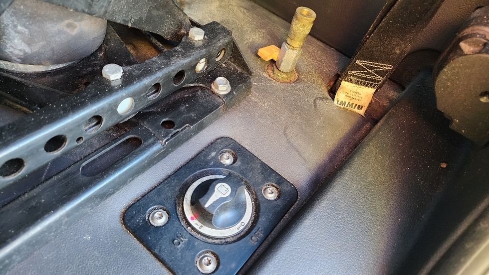 Day Cab Tractor-Heavy Duty Tractors-Freightliner-2019-T12642ST-Ocala-FL-216,219\n\t\tmiles-$ 46,000 - Image 17