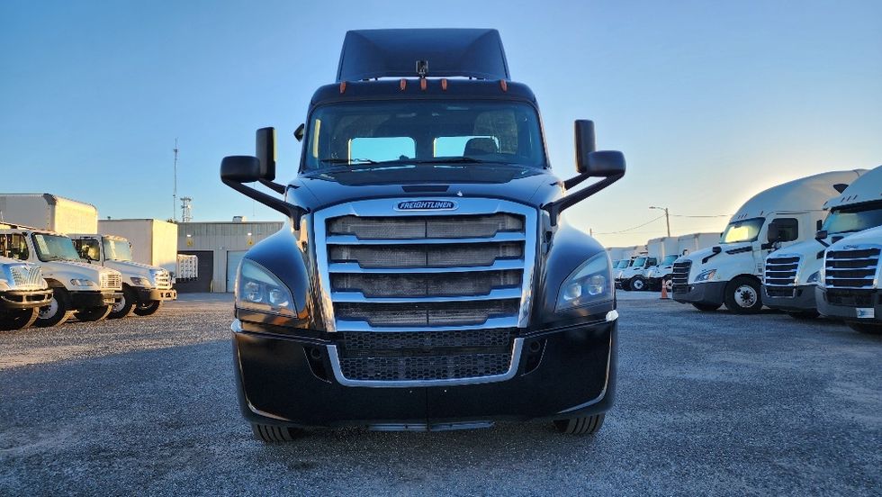 Day Cab Tractor-Heavy Duty Tractors-Freightliner-2019-T12642ST-Ocala-FL-216,219\n\t\tmiles-$ 46,000 - Image 2