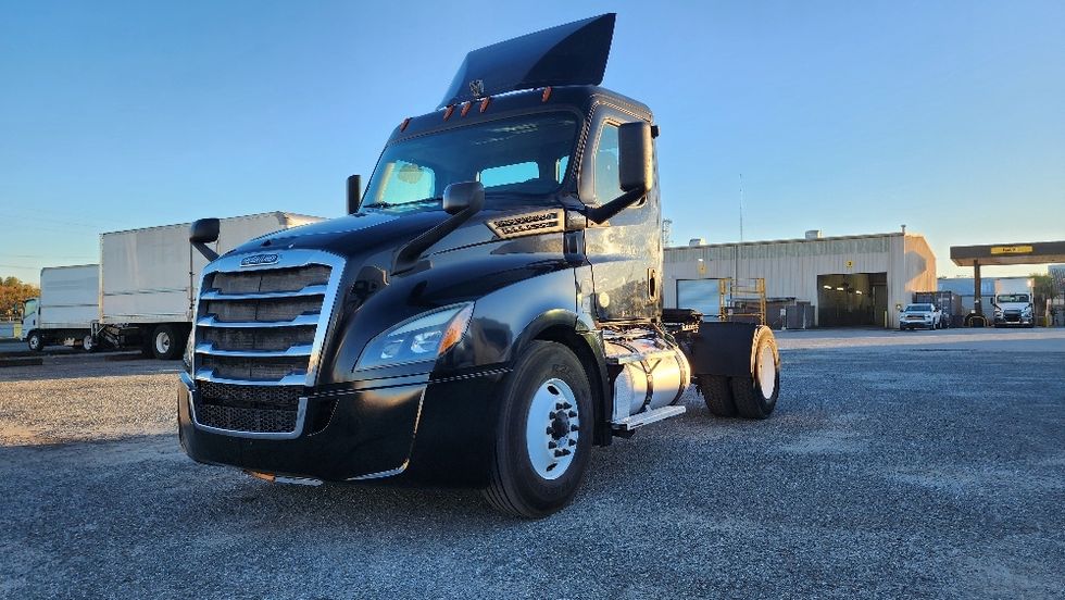 Day Cab Tractor-Heavy Duty Tractors-Freightliner-2019-T12642ST-Ocala-FL-216,219\n\t\tmiles-$ 46,000 - Image 3