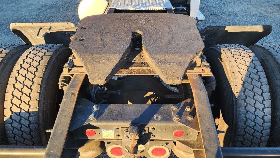 Day Cab Tractor-Heavy Duty Tractors-Freightliner-2019-T12642ST-Ocala-FL-216,219\n\t\tmiles-$ 46,000 - Image 6