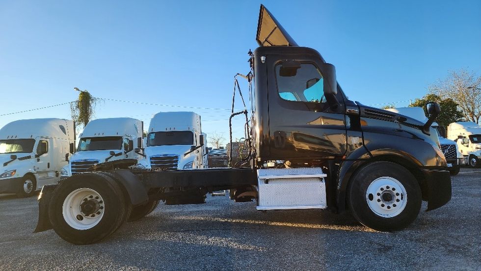 Day Cab Tractor-Heavy Duty Tractors-Freightliner-2019-T12642ST-Ocala-FL-216,219\n\t\tmiles-$ 46,000 - Image 8