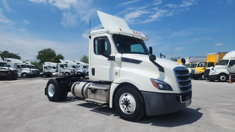 Day Cab Tractor-Heavy Duty Tractors-Freightliner-2019-T12642ST-Ocala-FL-232,510\n\t\tmiles-$ 49,500 - Image 1