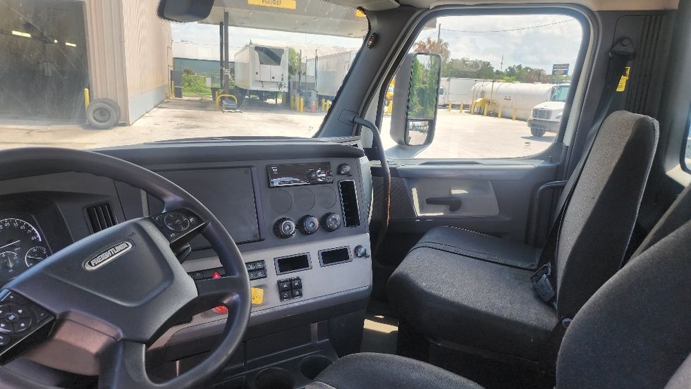Day Cab Tractor-Heavy Duty Tractors-Freightliner-2019-T12642ST-Ocala-FL-232,510\n\t\tmiles-$ 49,500 - Image 10