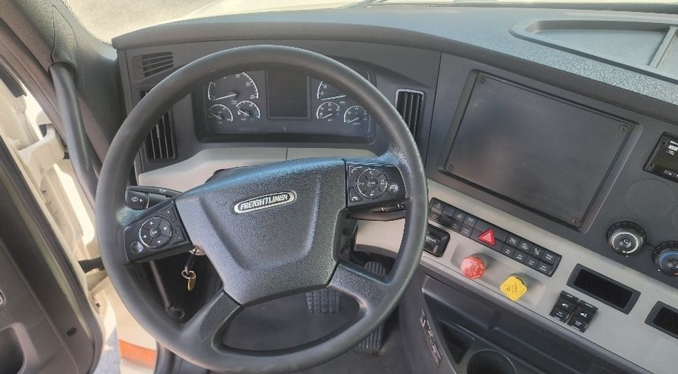 Day Cab Tractor-Heavy Duty Tractors-Freightliner-2019-T12642ST-Ocala-FL-232,510\n\t\tmiles-$ 49,500 - Image 11
