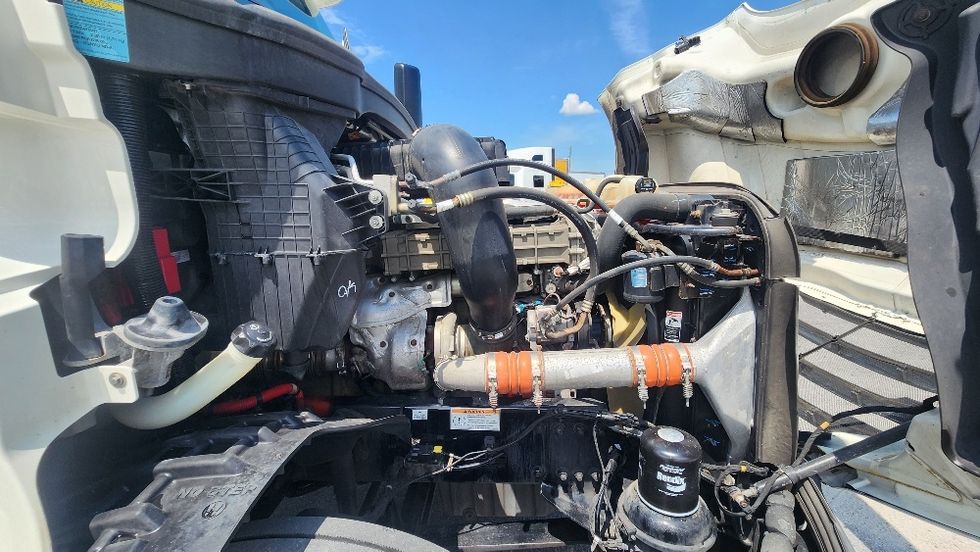 Day Cab Tractor-Heavy Duty Tractors-Freightliner-2019-T12642ST-Ocala-FL-232,510\n\t\tmiles-$ 49,500 - Image 15