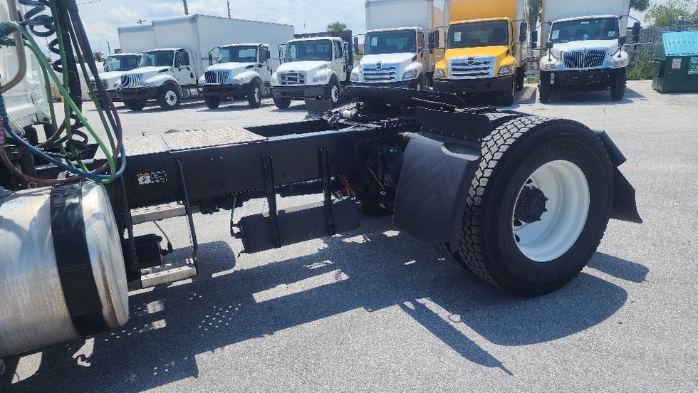 Day Cab Tractor-Heavy Duty Tractors-Freightliner-2019-T12642ST-Ocala-FL-232,510\n\t\tmiles-$ 49,500 - Image 17