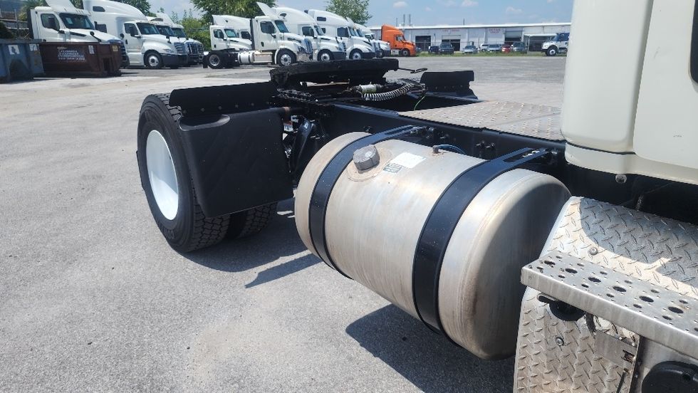 Day Cab Tractor-Heavy Duty Tractors-Freightliner-2019-T12642ST-Ocala-FL-232,510\n\t\tmiles-$ 49,500 - Image 18
