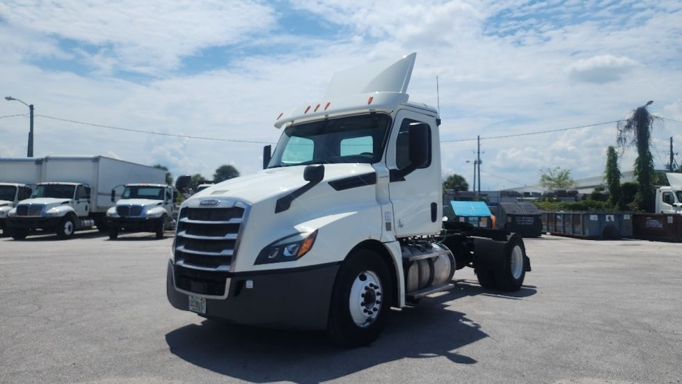 Day Cab Tractor-Heavy Duty Tractors-Freightliner-2019-T12642ST-Ocala-FL-232,510\n\t\tmiles-$ 49,500 - Image 3