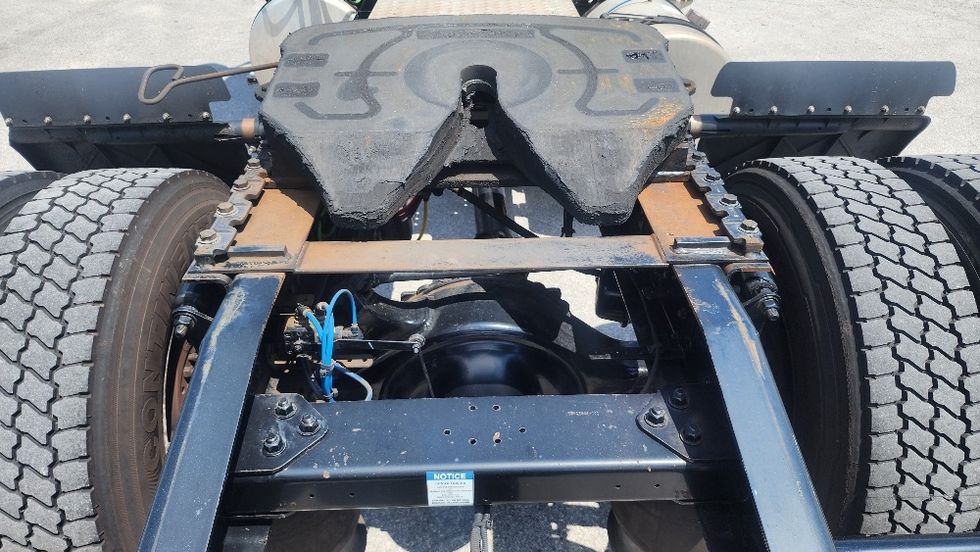 Day Cab Tractor-Heavy Duty Tractors-Freightliner-2019-T12642ST-Ocala-FL-232,510\n\t\tmiles-$ 49,500 - Image 6