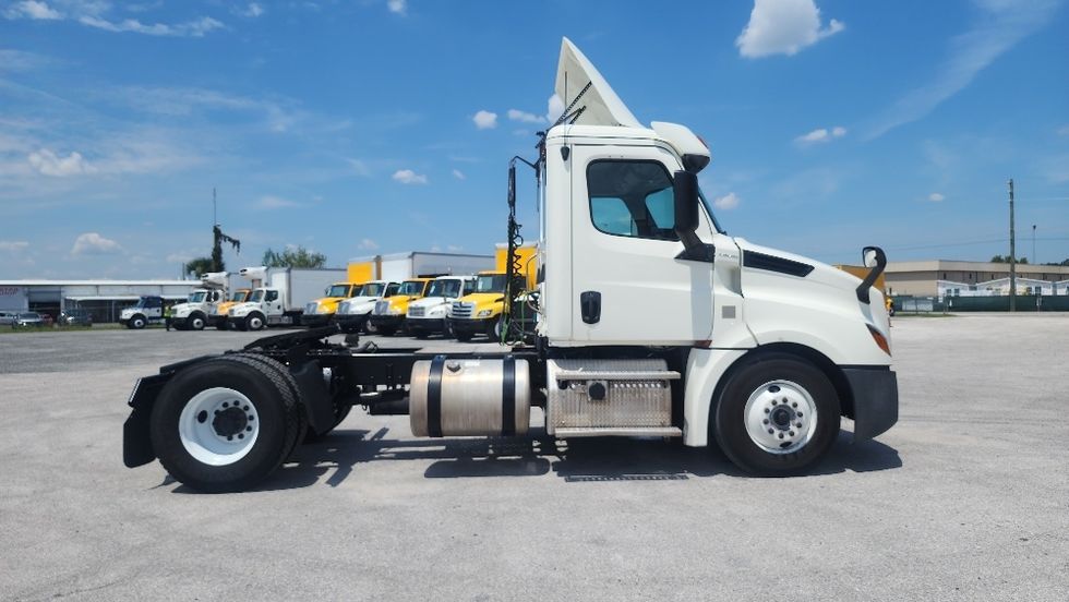Day Cab Tractor-Heavy Duty Tractors-Freightliner-2019-T12642ST-Ocala-FL-232,510\n\t\tmiles-$ 49,500 - Image 8