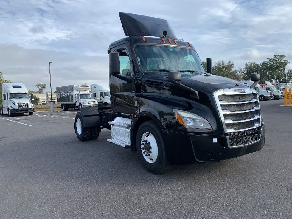Day Cab Tractor-Heavy Duty Tractors-Freightliner-2019-T12642ST-Ocala-FL-246,152\n\t\tmiles-$ 42,750 - Image 1