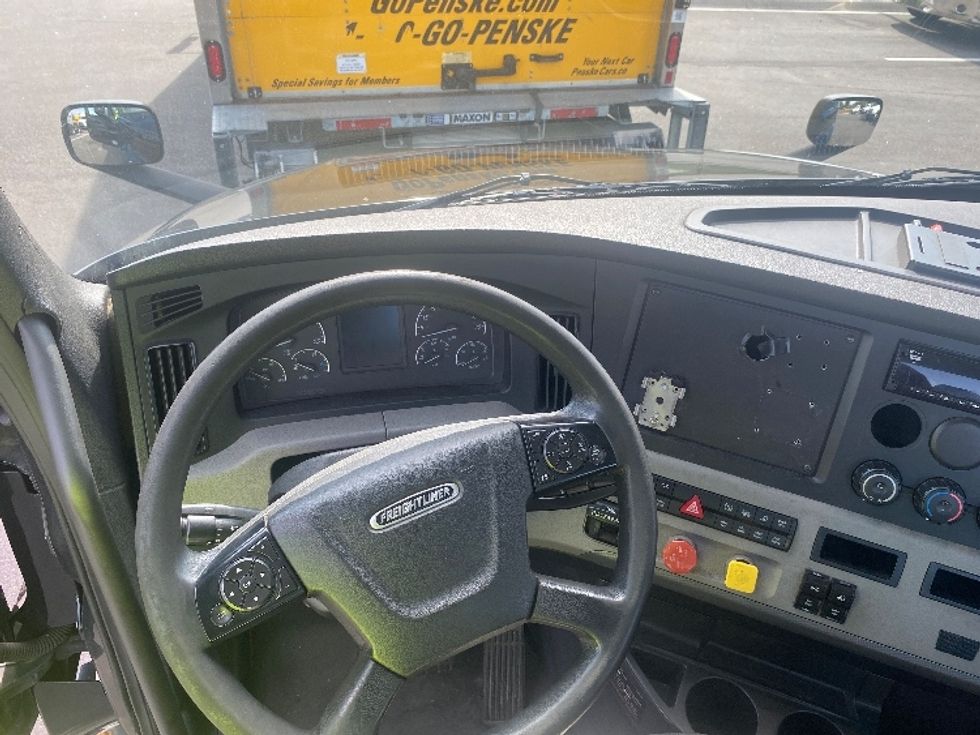 Day Cab Tractor-Heavy Duty Tractors-Freightliner-2019-T12642ST-Ocala-FL-246,152\n\t\tmiles-$ 42,750 - Image 11