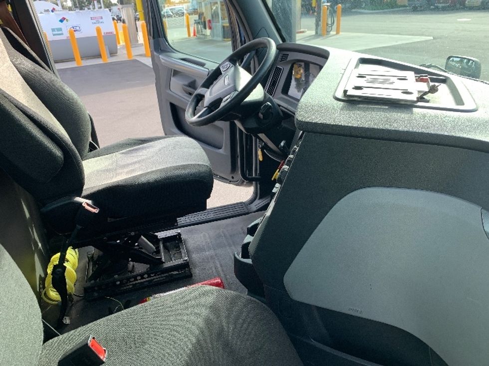 Day Cab Tractor-Heavy Duty Tractors-Freightliner-2019-T12642ST-Ocala-FL-246,152\n\t\tmiles-$ 42,750 - Image 14